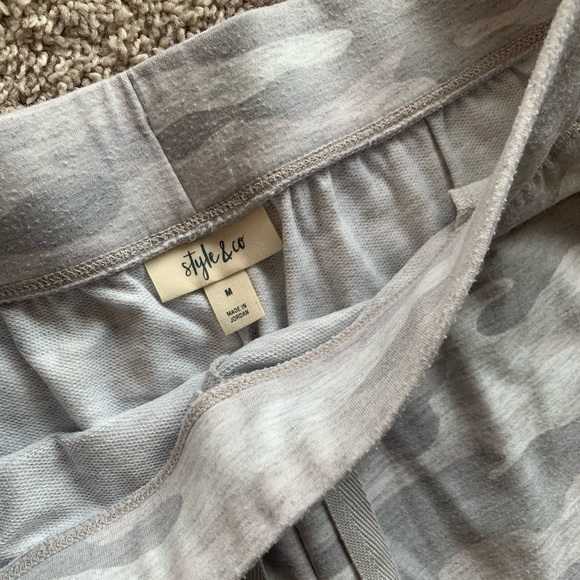 Style & Co. Macy’s Joggers Size Medium Gray White Camo Print - Picture 8 of 8